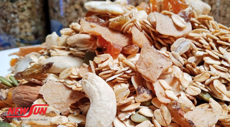 Gợi ý 4 cách làm món ăn nhẹ từ thực phẩm sấy tiện lợi Làm món ăn nhẹ từ thực phẩm sấy, ngũ cốc