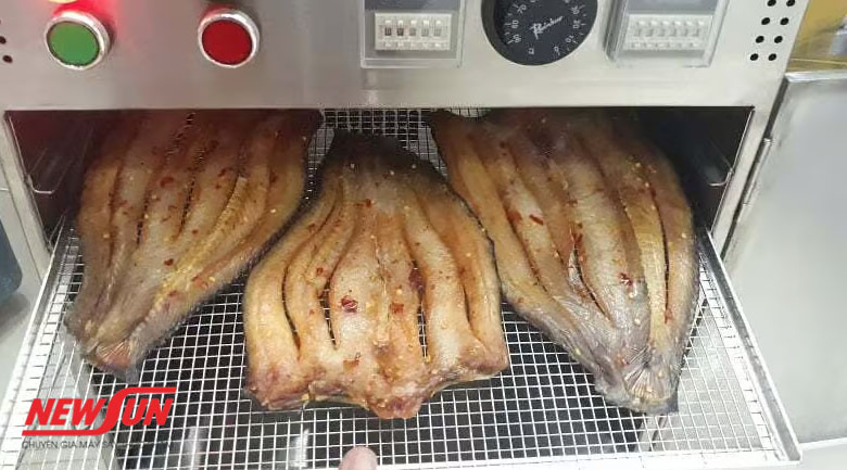 Bật mí 3 cách sấy cá thu thơm ngon, không bị mốc, hỏng sấy cá thu bằng máy sấy